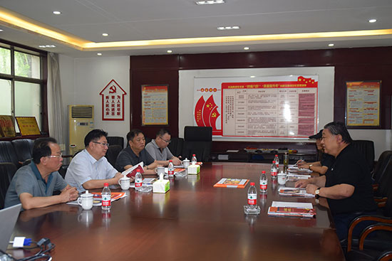 臨汾市市場監(jiān)督管理局局長、非公企業(yè)黨委書記張東紅<br>在科海集團(tuán)調(diào)研非公黨建工作